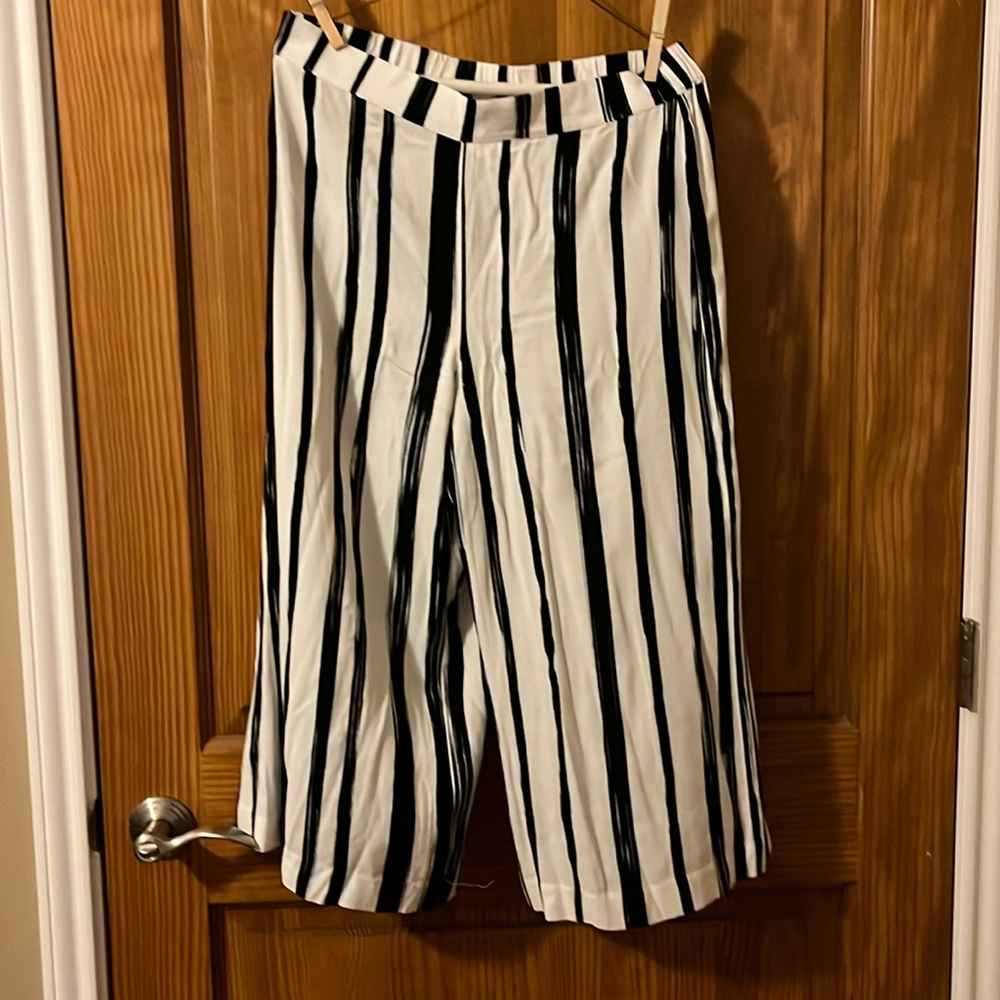 Wide leg Black and White Ladies Chico pants